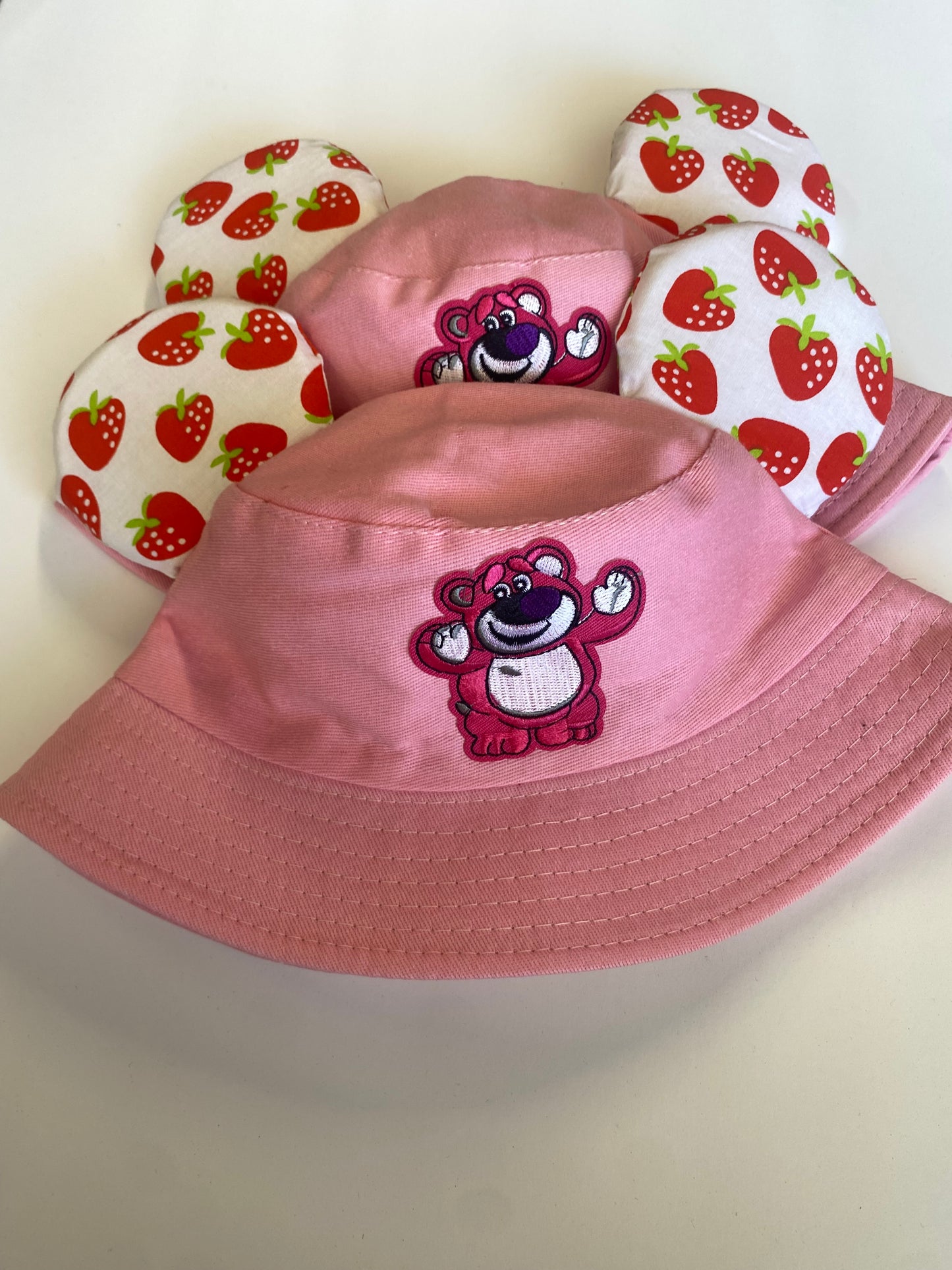 Lotso strawberry bucket hat ( 3-7 years old