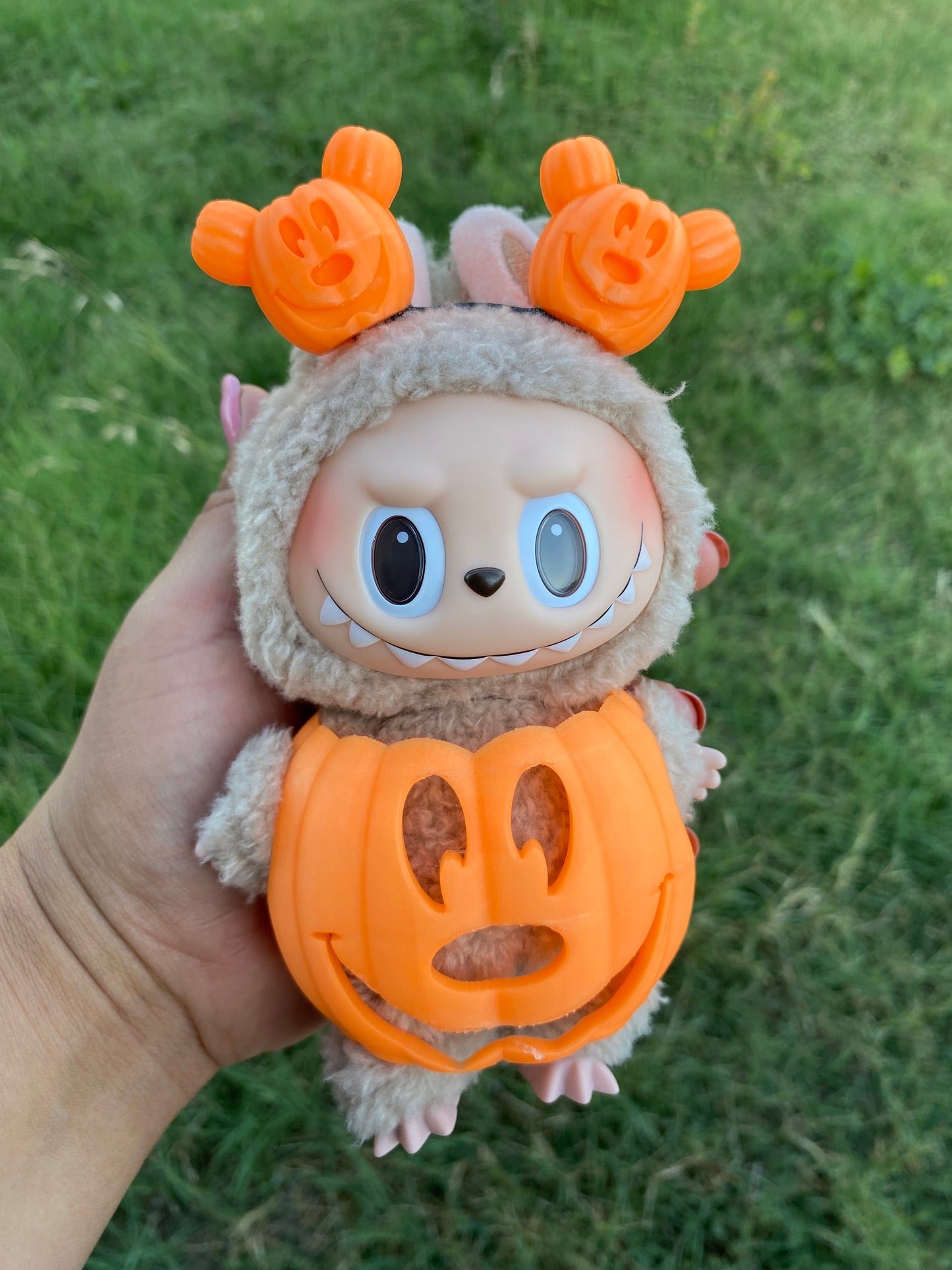 Winky set in orange  (Mickey pumpkin ears and body pumpkin)