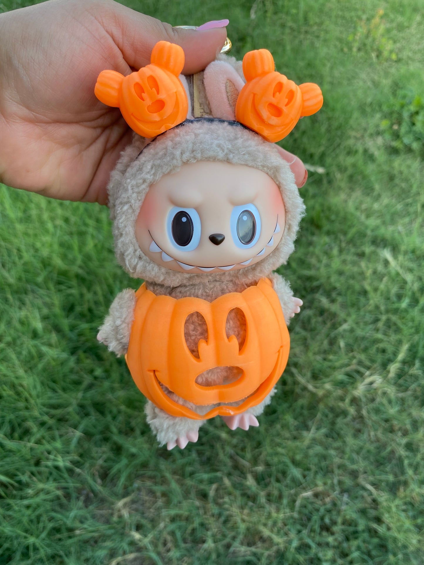 Winky set in orange  (Mickey pumpkin ears and body pumpkin)