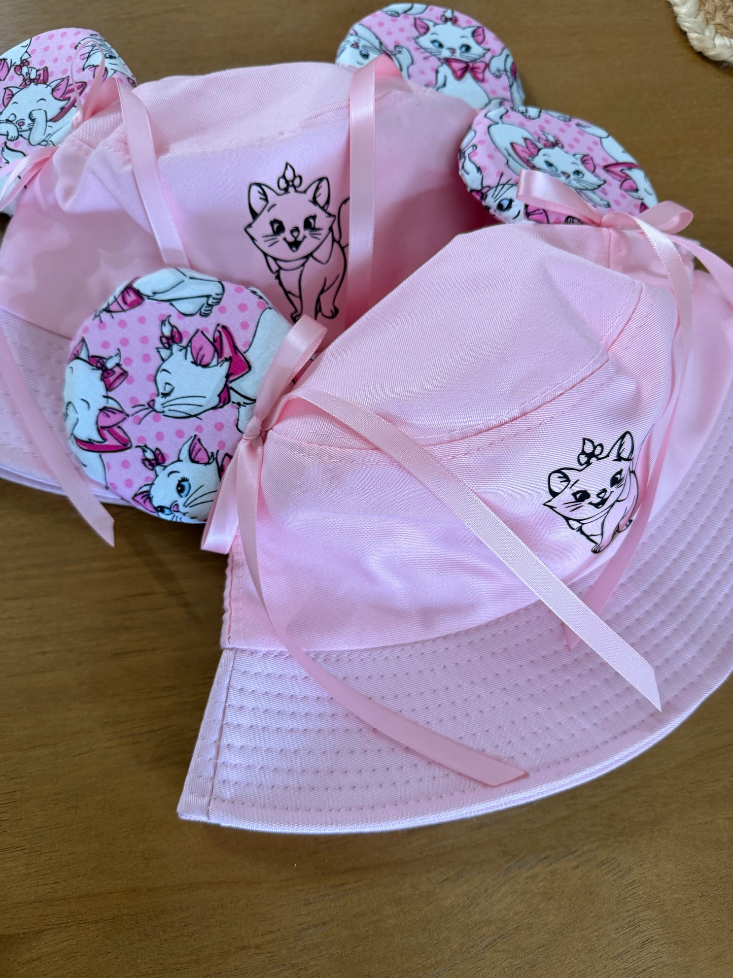 Marie bow adult bucket