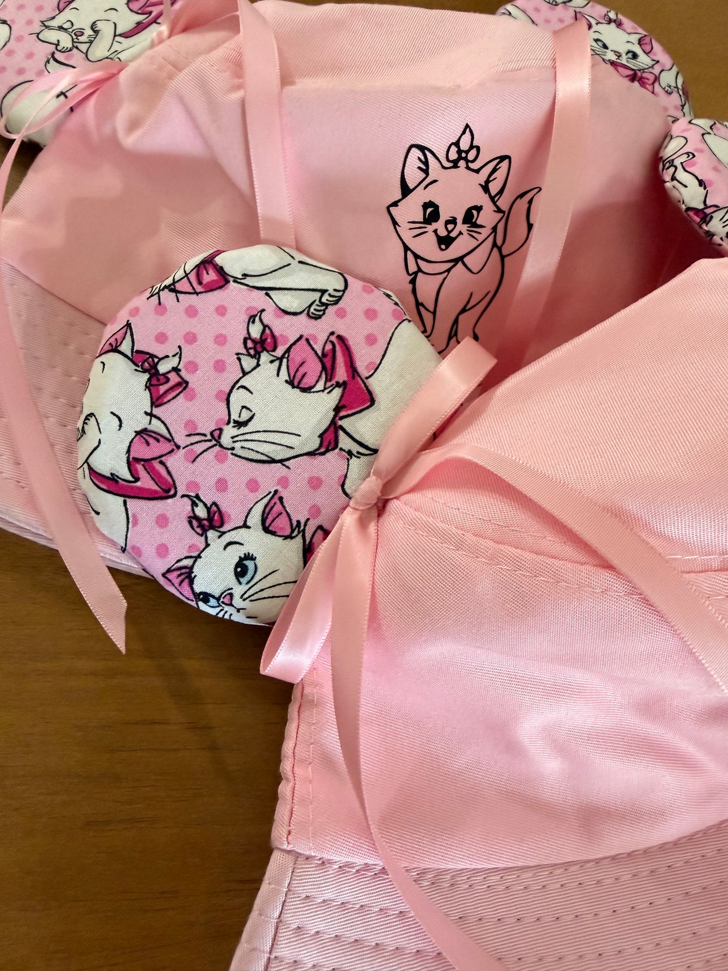 Marie bow adult bucket